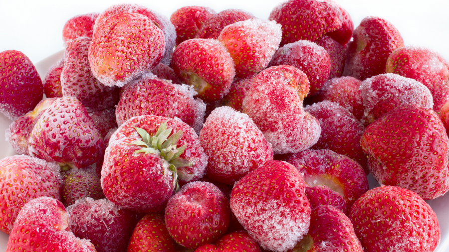 How to freeze strawberries properly and become a berry-hoarder